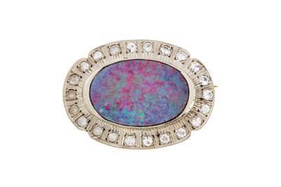 Lot 104 - A BLACK OPAL DOUBLET AND PASTE BROOCH