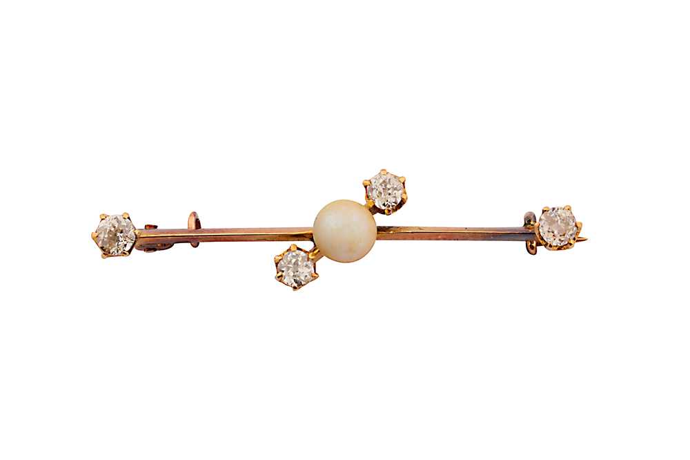 Lot 20 - A PEARL AND DIAMOND BROOCH