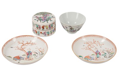 Lot 106 - A GROUP OF FOUR CHINESE FAMILLE-ROSE WARES