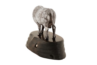 Lot 62 - A contemporary Zimbabwean sterling silver model of a water buffalo, Harare 2014 by Patrick Mavros