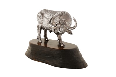 Lot 62 - A contemporary Zimbabwean sterling silver model of a water buffalo, Harare 2014 by Patrick Mavros