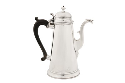 Lot 379 - A rare early George II provincial sterling silver coffee pot, Newcastle 1728 by Robert Makepeace I (free. 1714, d. 1755)