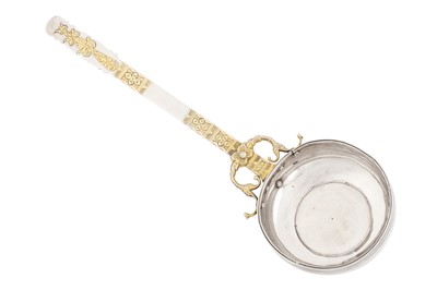 Lot 198 - An early 19th century Georgian parcel gilt silver wine ladle (hazarpesche), circa 1830