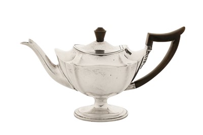 Lot 323 - A Victorian sterling silver bachelor teapot, London 1898 by Thomas Bradbury