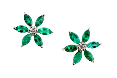 Lot 261 - A PAIR OF EMERALD STUD EARRINGS