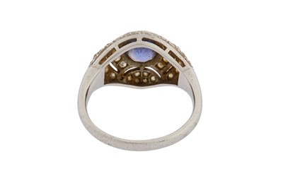 Lot 76 - A SAPPHIRE AND DIAMOND BOMBÉ RING