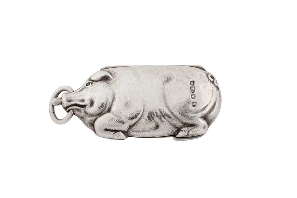 Lot 33 - An early 20th century German sterling silver sovereign case, import marks for London 1905 by Robert Friederich