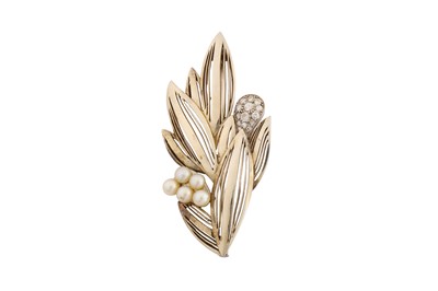 Lot 181 - A PEARL AND DIAMOND BROOCH