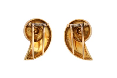 Lot 154 - A PAIR OF PEARL CLIPS, CIRCA 1950