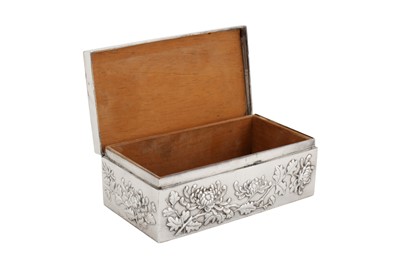 Lot 259 - An early 20th century Chinese export silver cigarette box, Shanghai circa 1910, marked He Guo, retailed by Wang Hing