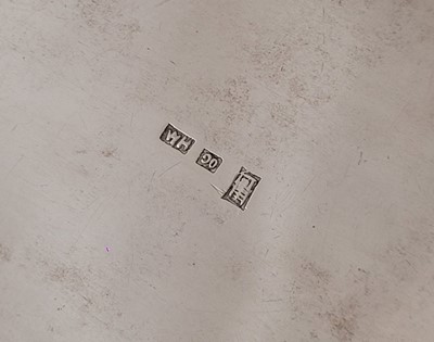 Lot 259 - An early 20th century Chinese export silver cigarette box, Shanghai circa 1910, marked He Guo, retailed by Wang Hing