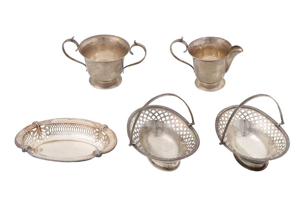 Lot 216 - A mixed group of sterling silver