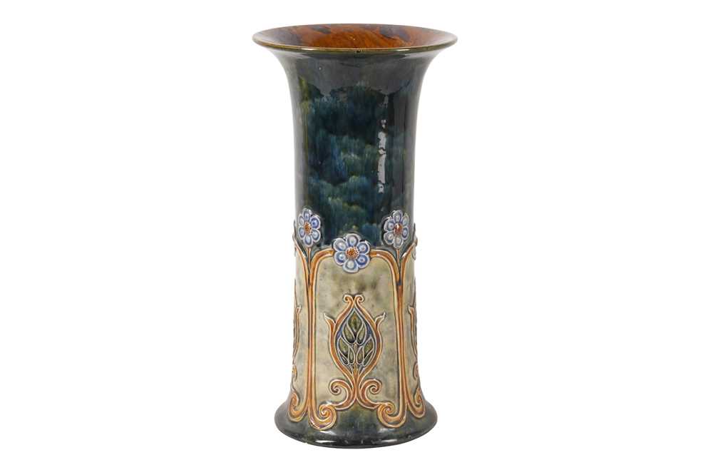 Lot 206 - A ROYAL DOULTON POTTERY UMBRELLA STAND