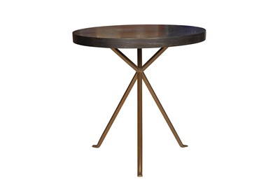 Lot 249 - A CONTEMPORARY CIRCULAR EBONISED ASH OCCASIONAL TABLE