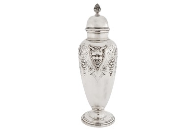 Lot 235 - An early 20th century American sterling silver cocktail shaker, circa 1930 by International Sterling