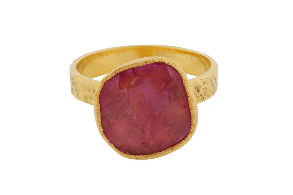 Lot 91 - A PINK SAPPHIRE RING, CIRCA 2011