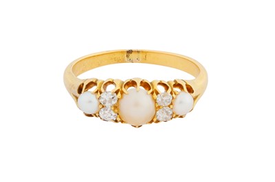 Lot 55 - A PEARL AND DIAMOND RING