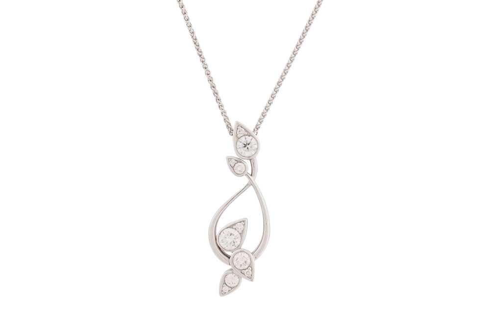 Lot 291 - DAVID M. ROBINSON Ι A DIAMOND PENDANT NECKLACE