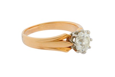 Lot 151 - A SINGLE-STONE DIAMOND RING