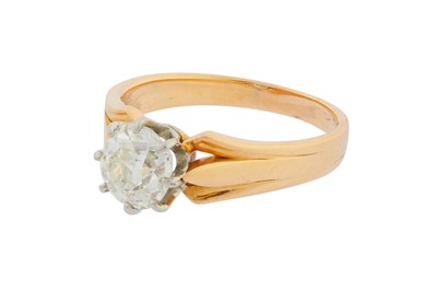 Lot 151 - A SINGLE-STONE DIAMOND RING