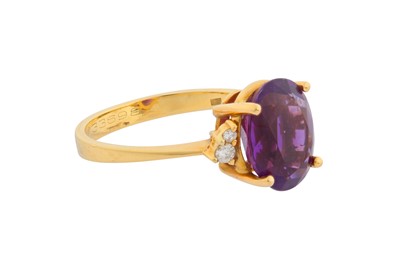 Lot 88 - AN AMETHYST AND DIAMOND RING