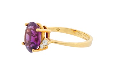 Lot 88 - AN AMETHYST AND DIAMOND RING