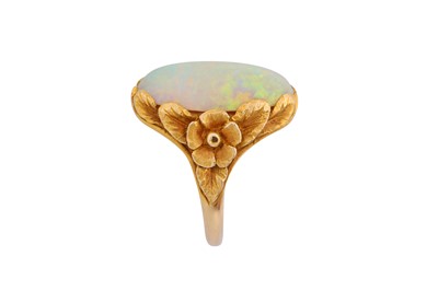 Lot 30 - AN OPAL RING