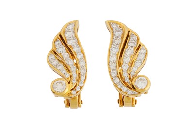 Lot 206 - A PAIR OF DIAMOND EAR CLIPS