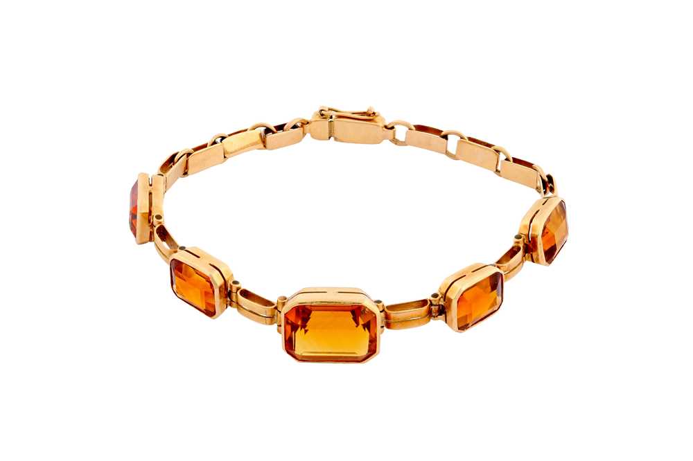 Lot 145 - A CITRINE BRACELET