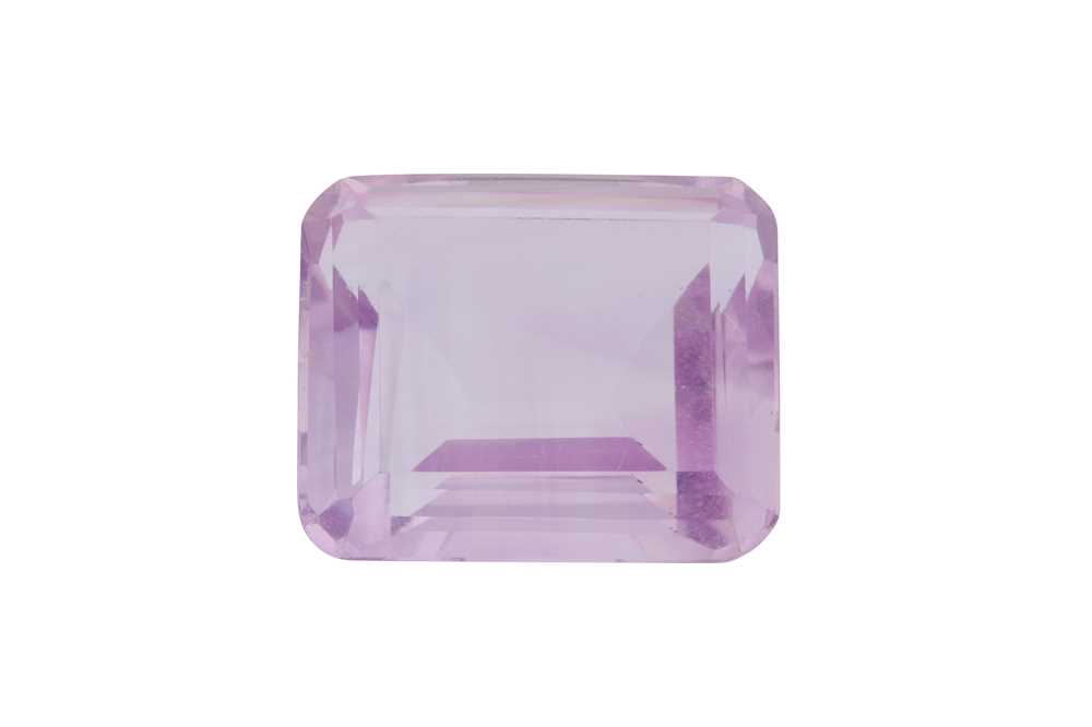 Lot 86 - AN AMETHYST RING