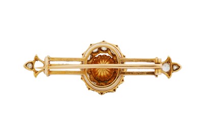 Lot 27 - A PEARL AND DIAMOND BROOCH