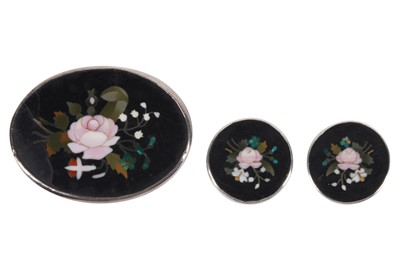 Lot 33 - A PIETRA DURA BROOCH/PENDANT AND STUD EARRINGS SUITE