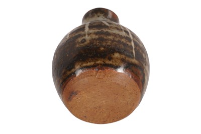 Lot 94 - GEOFFREY WHITING (BRITISH 1919-1988) FOR AVONCROFT POTTERY