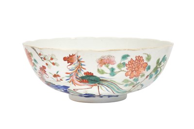 Lot 591 - A CHINESE FAMILLE-ROSE 'PHOENIX' BOWL