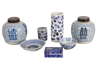 Lot 123 - A GROUP OF CHINESE BLUE AND WHITE PORCELAIN