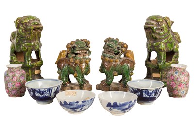 Lot 136 - A GROUP OF CHINESE CERAMICS