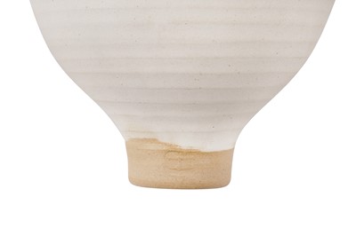Lot 95 - ROSEMARY WREN (BRITISH 1922-2013) FOR OXSHOTT POTTERY