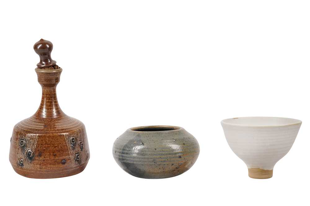 Lot 95 - ROSEMARY WREN (BRITISH 1922-2013) FOR OXSHOTT POTTERY