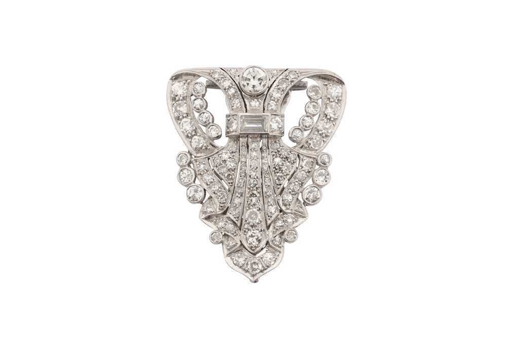 Lot 69 - A DIAMOND CLIP BROOCH, EARLY 20TH CENTURY
