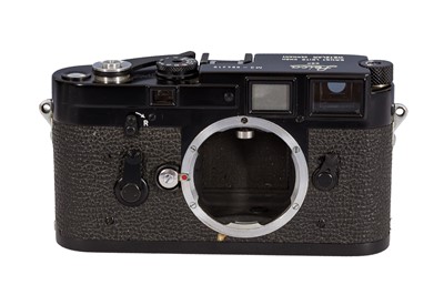 Lot 111 - A Leica M3 DS Rangefinder Camera Body