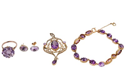 Lot 34 - AN AMETHYST COLLECTION OF JEWELLERY