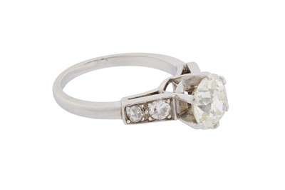 Lot 72 - A SINGLE-STONE DIAMOND RING