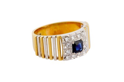 Lot 187 - A SAPPHIRE AND DIAMOND RING