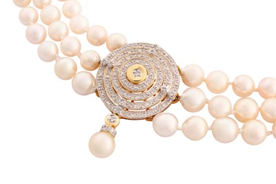 Lot 192 - A THREE-ROW PEARL NECKLACE