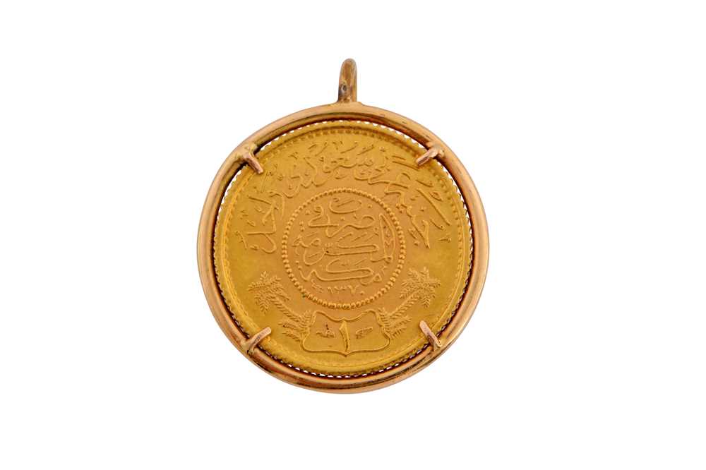 Lot 155 - A COIN PENDANT