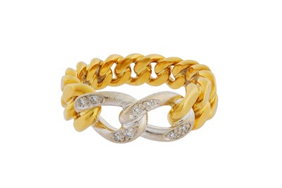 Lot 248 - A DIAMOND CURB-LINK RING