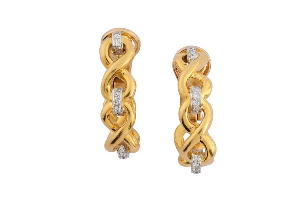 Lot 177 - KUTCHINSKY Ι A PAIR OF DIAMOND EARRINGS