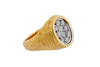 Lot 176 - KUTCHINSKY Ι A DIAMOND RING, CIRCA 1977