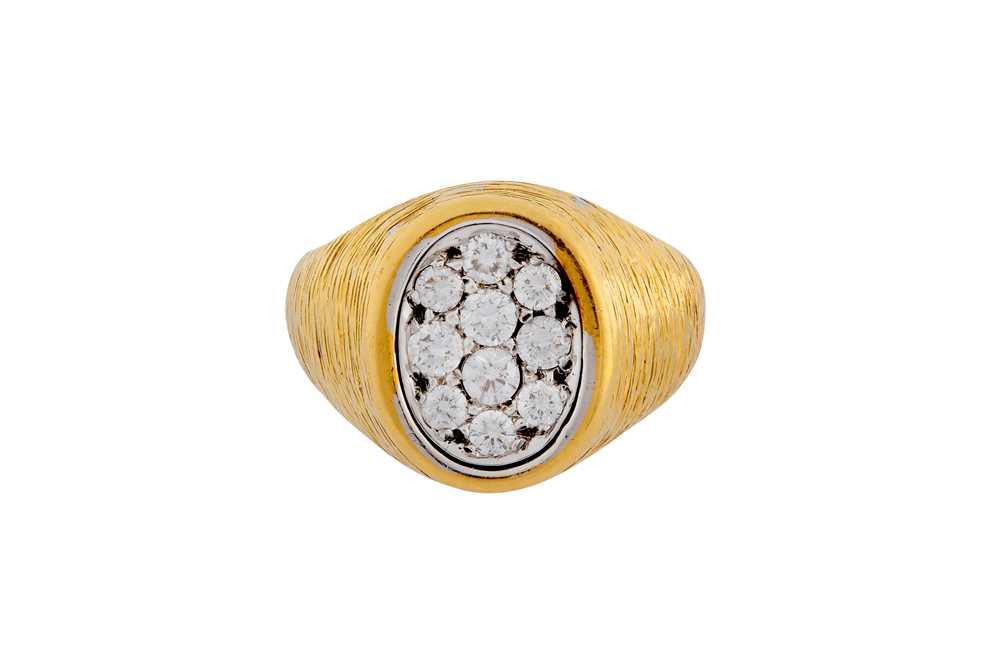 Lot 176 - KUTCHINSKY Ι A DIAMOND RING, CIRCA 1977