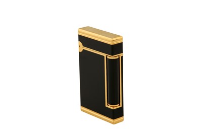 Lot 386 - A ST DUPONT LAQUE DE CHINE GOLD PLATED LIGHTER